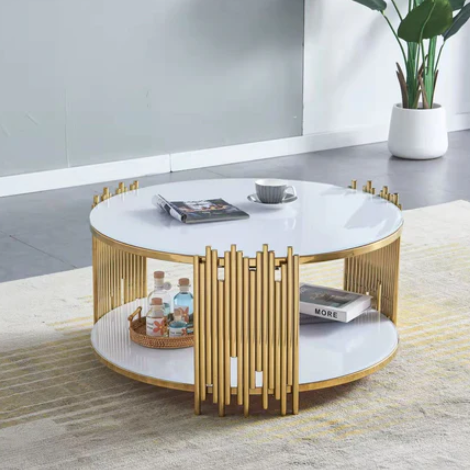 Table basse plateau couleur blanc pieds pieds dorés en acier inoxydable