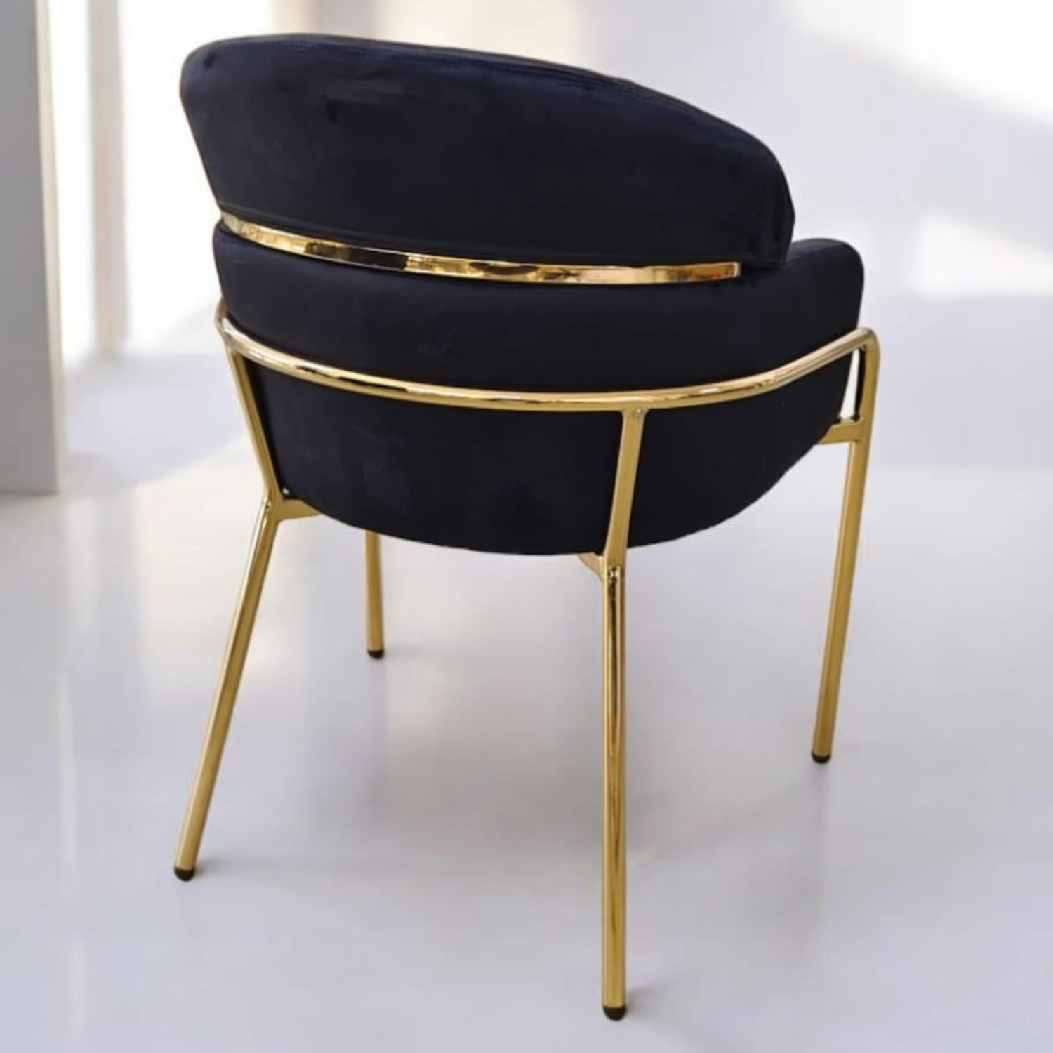 Chaise en Velours – Pieds Métalliques – L.60 x P.55 x H.80 cm