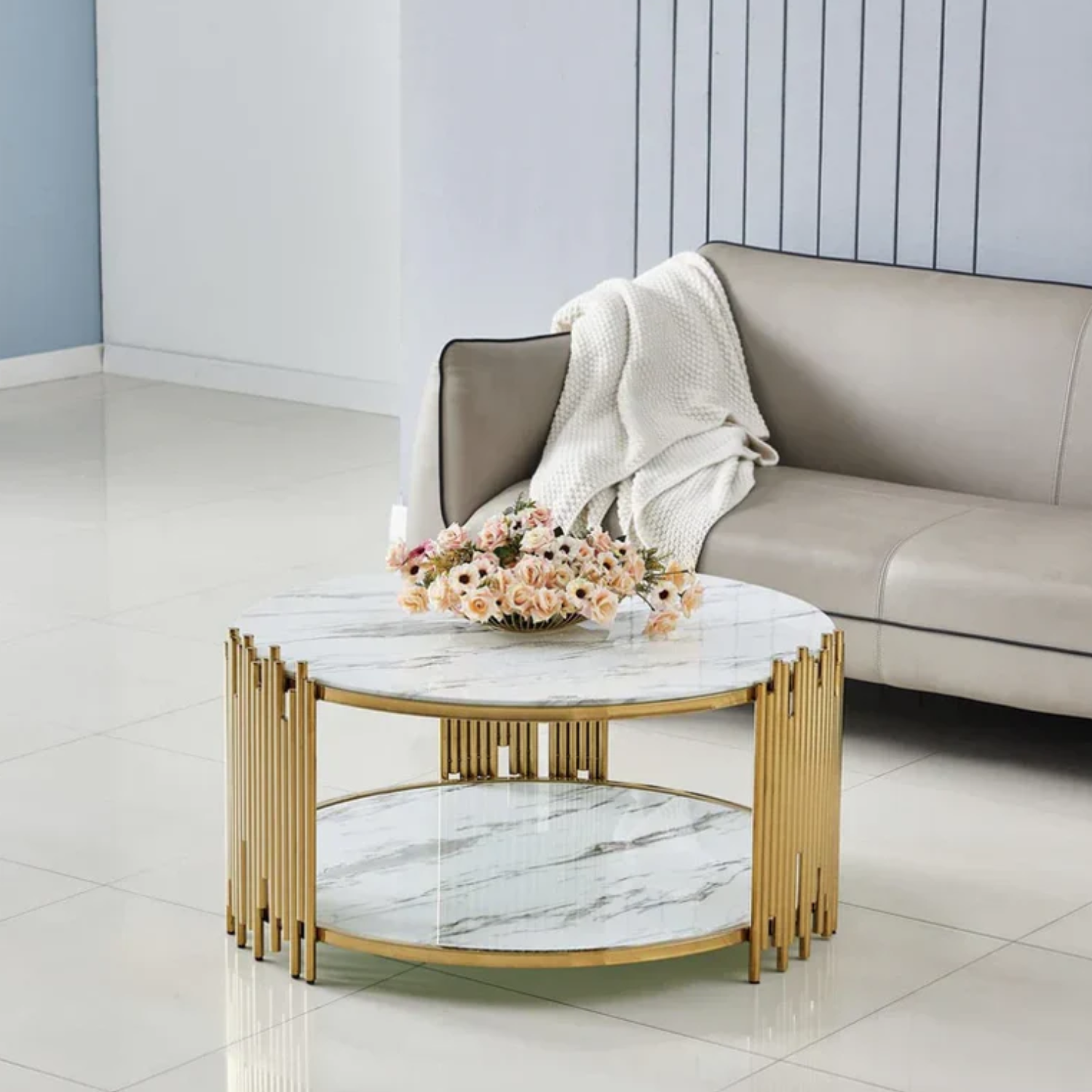 Table basse plateau couleur blanc pieds pieds dorés en acier inoxydable