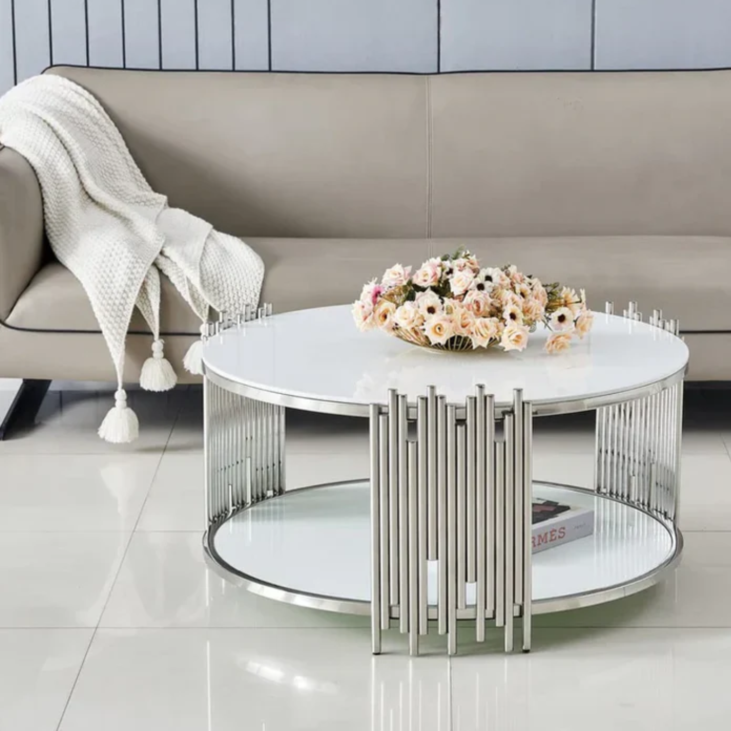 Table basse plateau couleur blanc pieds pieds dorés en acier inoxydable