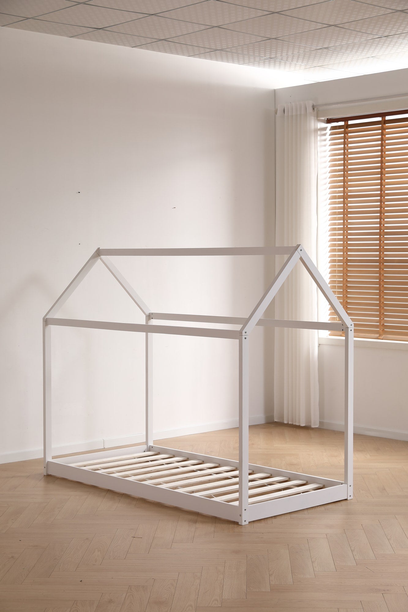 Lit cabane ROBINSON en bois 90x190 cm avec sommier intégré