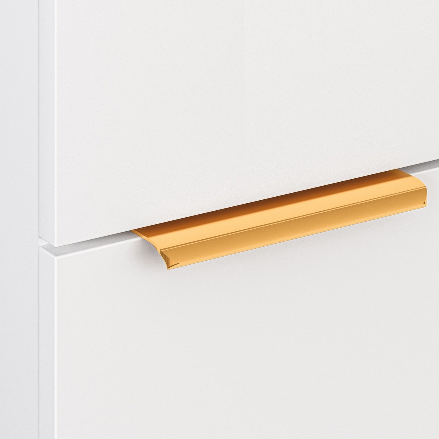 Vitrine haute en bois blanc laqué mat avec porte vitrée et structure dorée - Decora Home