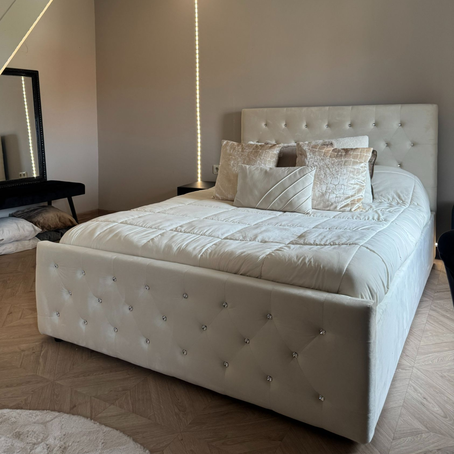 Lit CALINA en velours – Coffre de rangement – 140x200 & 160x200 cm – Noir, Gris, Beige