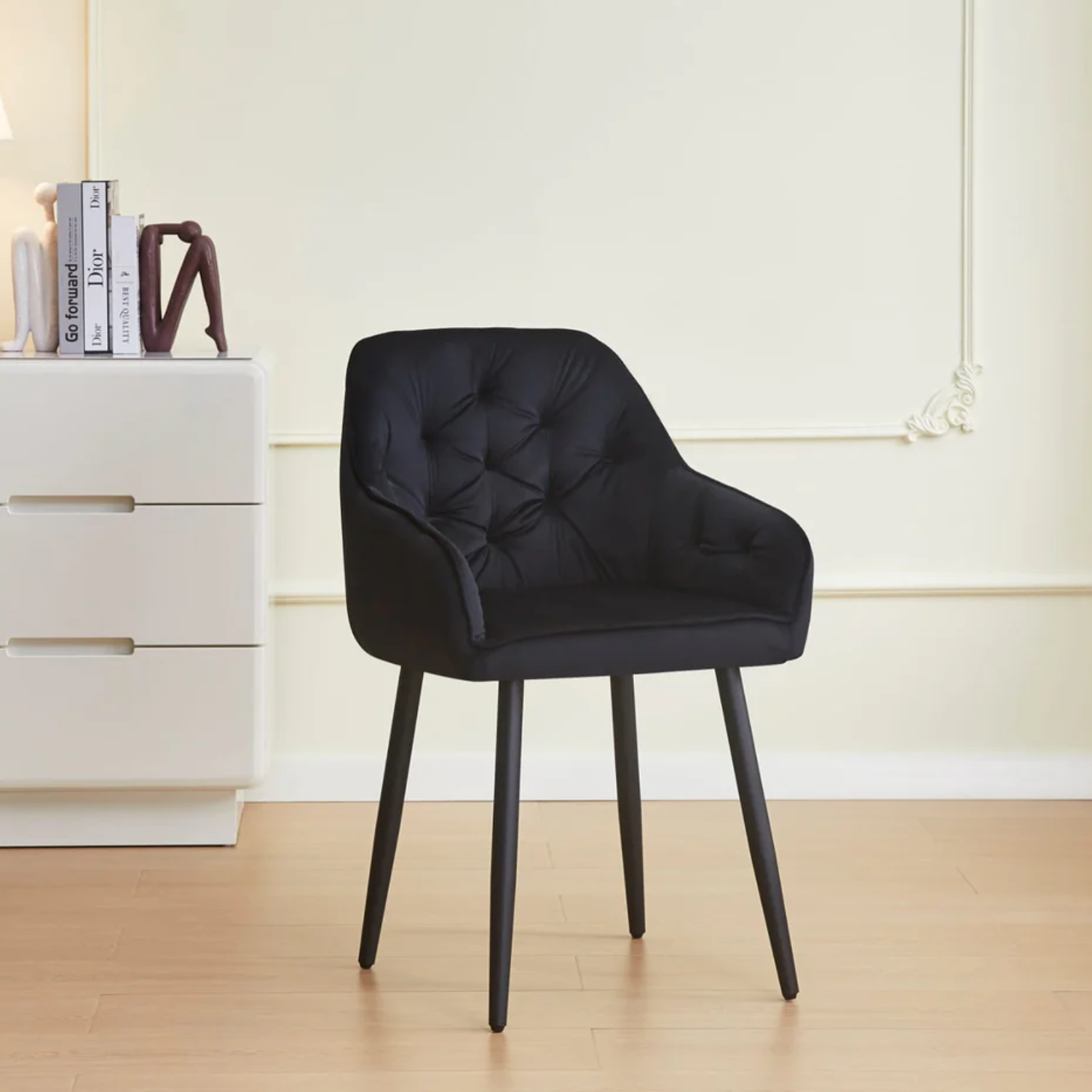 Chaise Assise en velours avec Piètement en métal noir