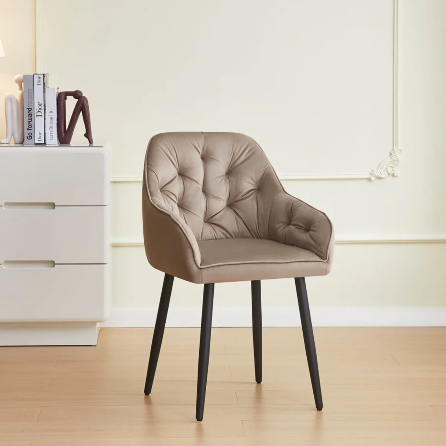 Chaise Assise en velours avec Piètement en métal noir