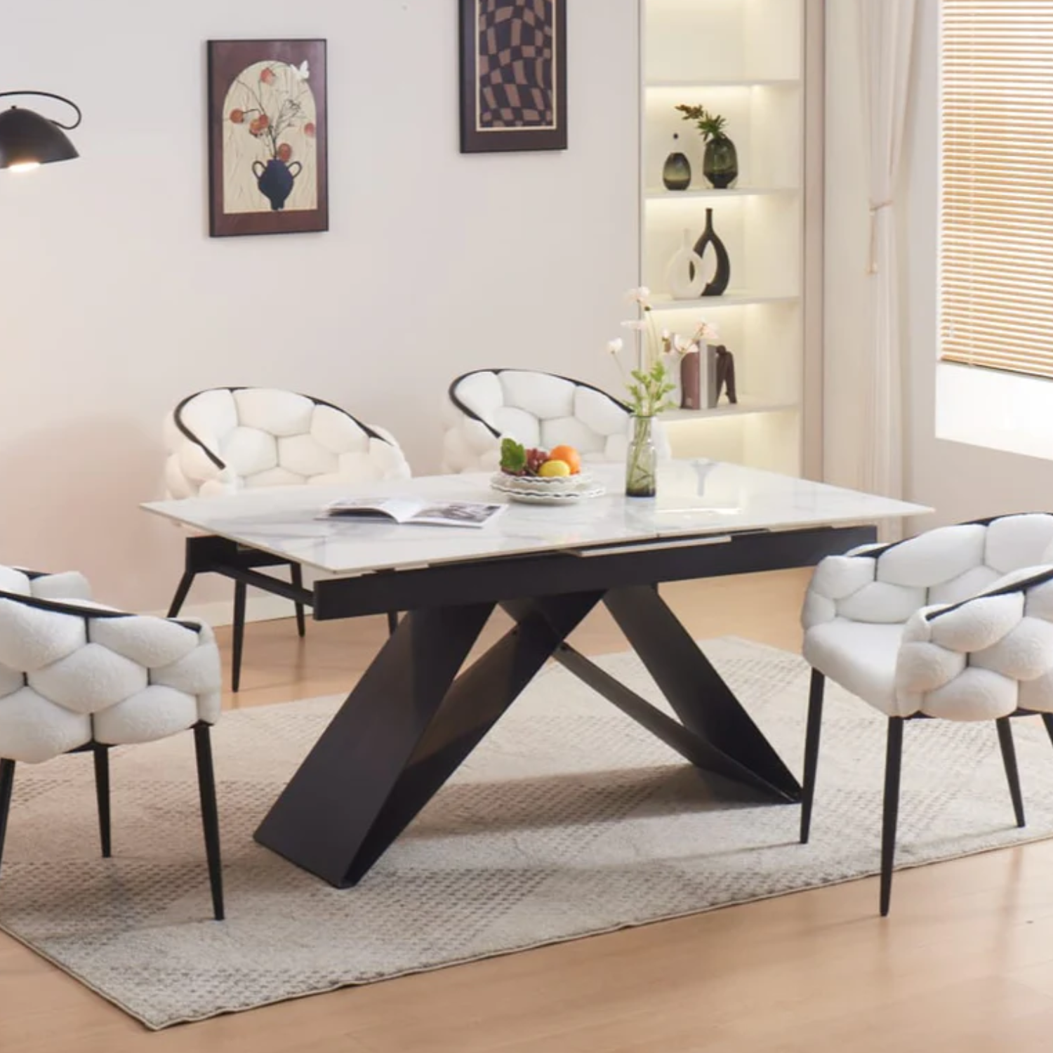 Table à manger extensible avec plateau en céramique effet marbre blanc et pieds en métal noir
