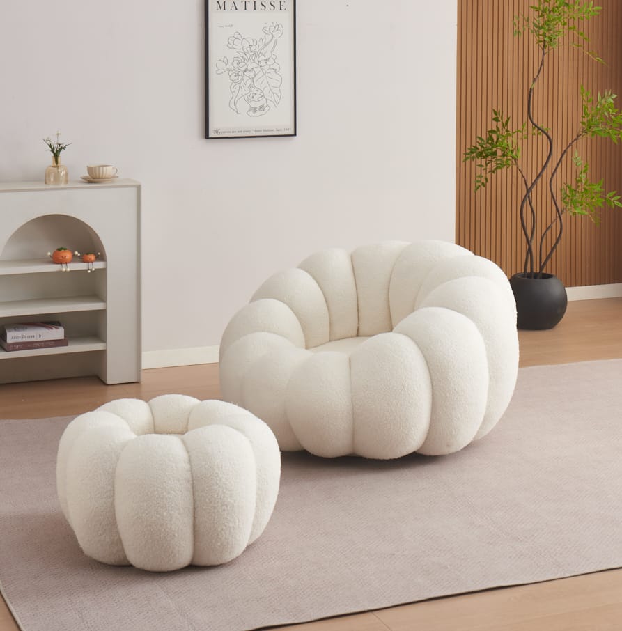 Fauteuil pivotant en tissu doudou beige avec pouf repose-pied – Confort et design cocooning - Decora Home