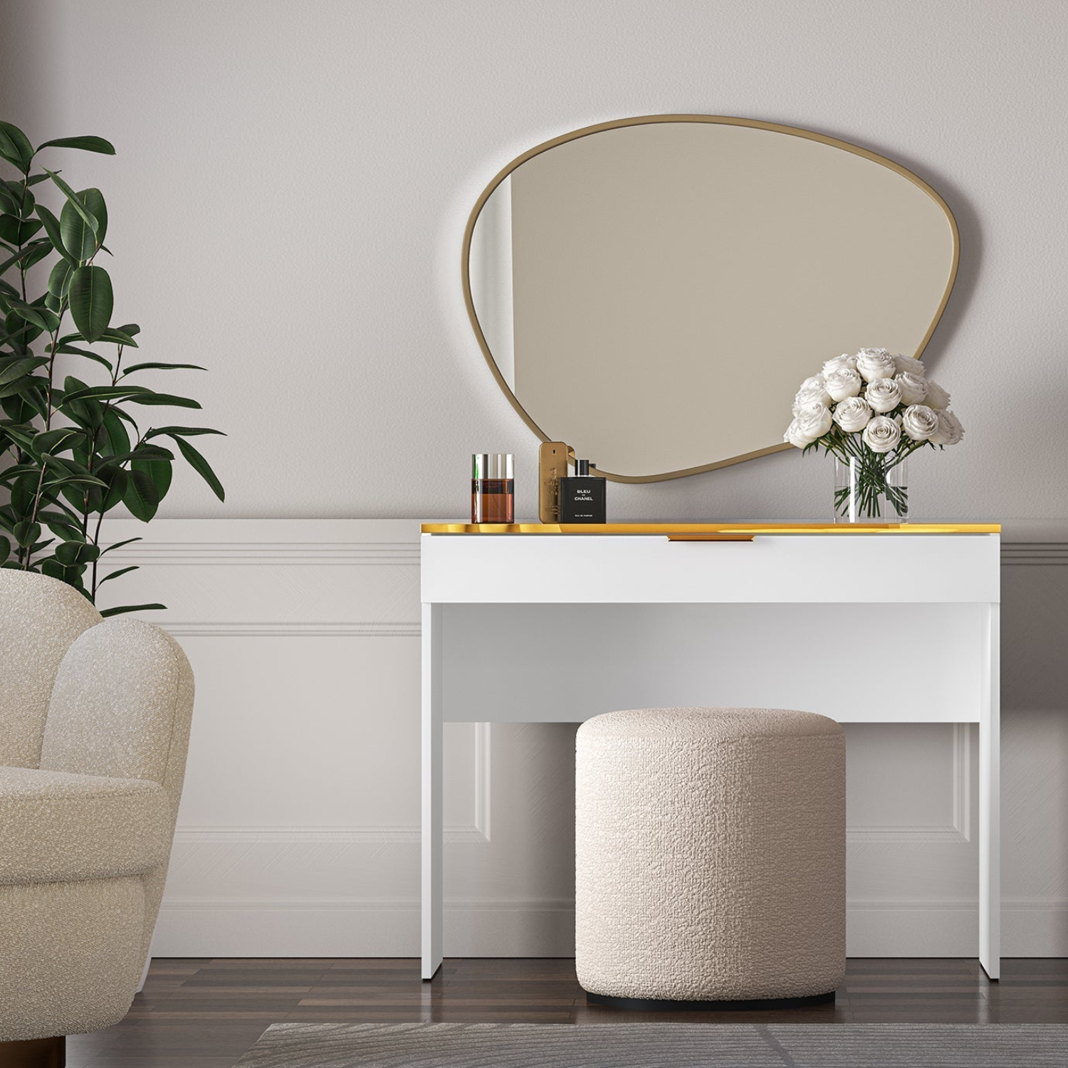 Coiffeuse en bois blanc laqué mat avec structure dorée avec rangement pratique