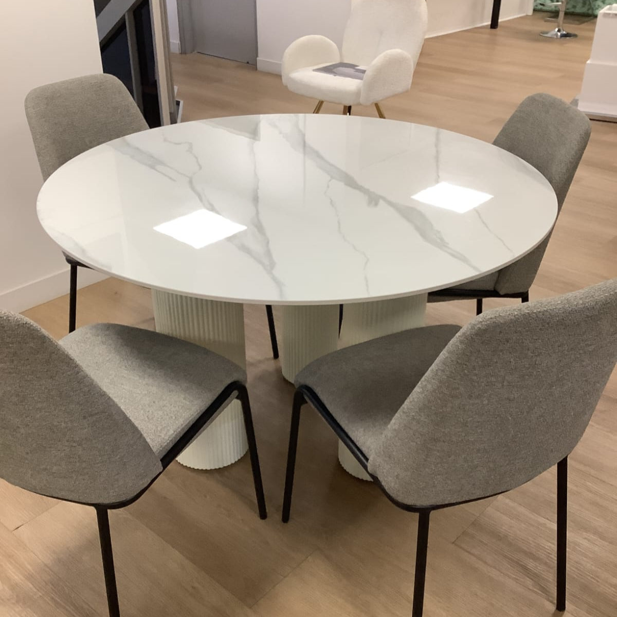 Table Repas  Pieds Beige ou noir  avec Plateau Céramique Effet Marbre - Decora Home