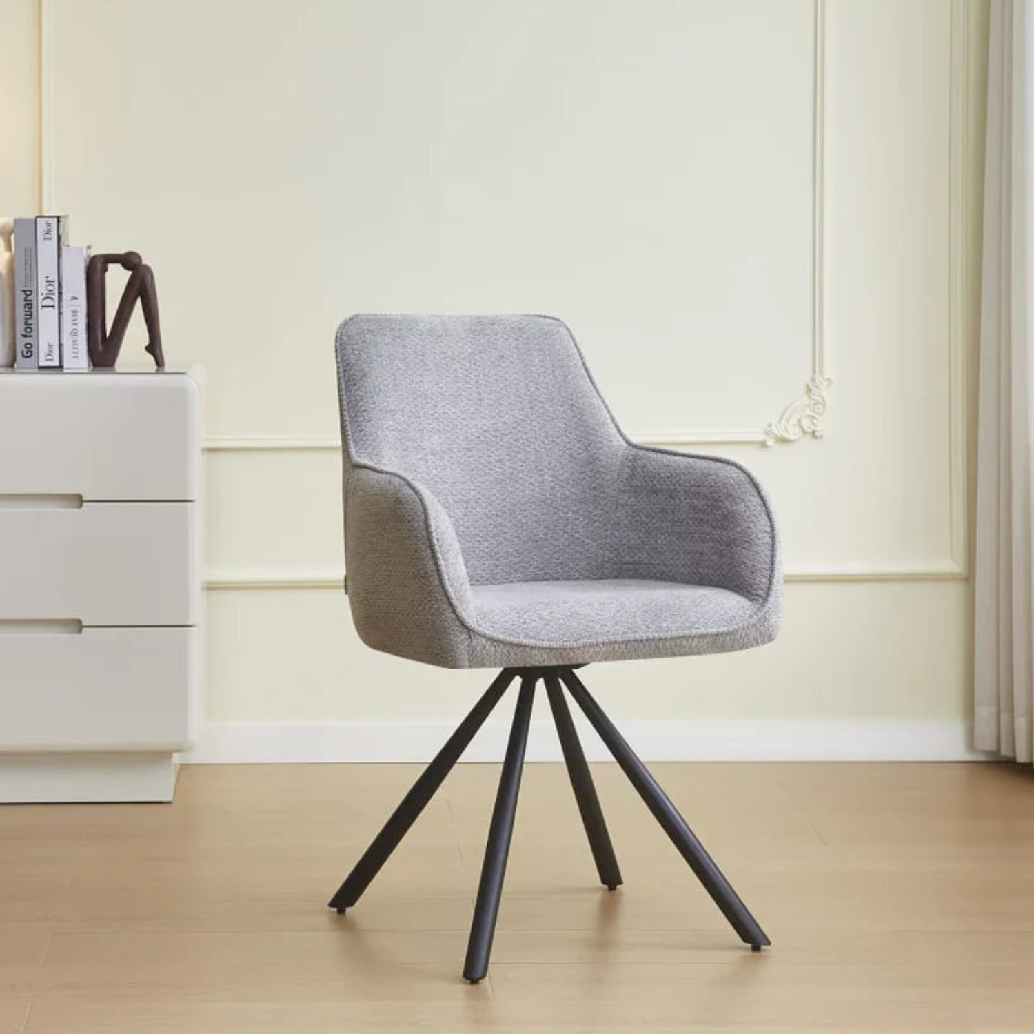 Chaise en tissu taupe, écru ou gris avec pieds métal noir ou doré – Design moderne et confortable