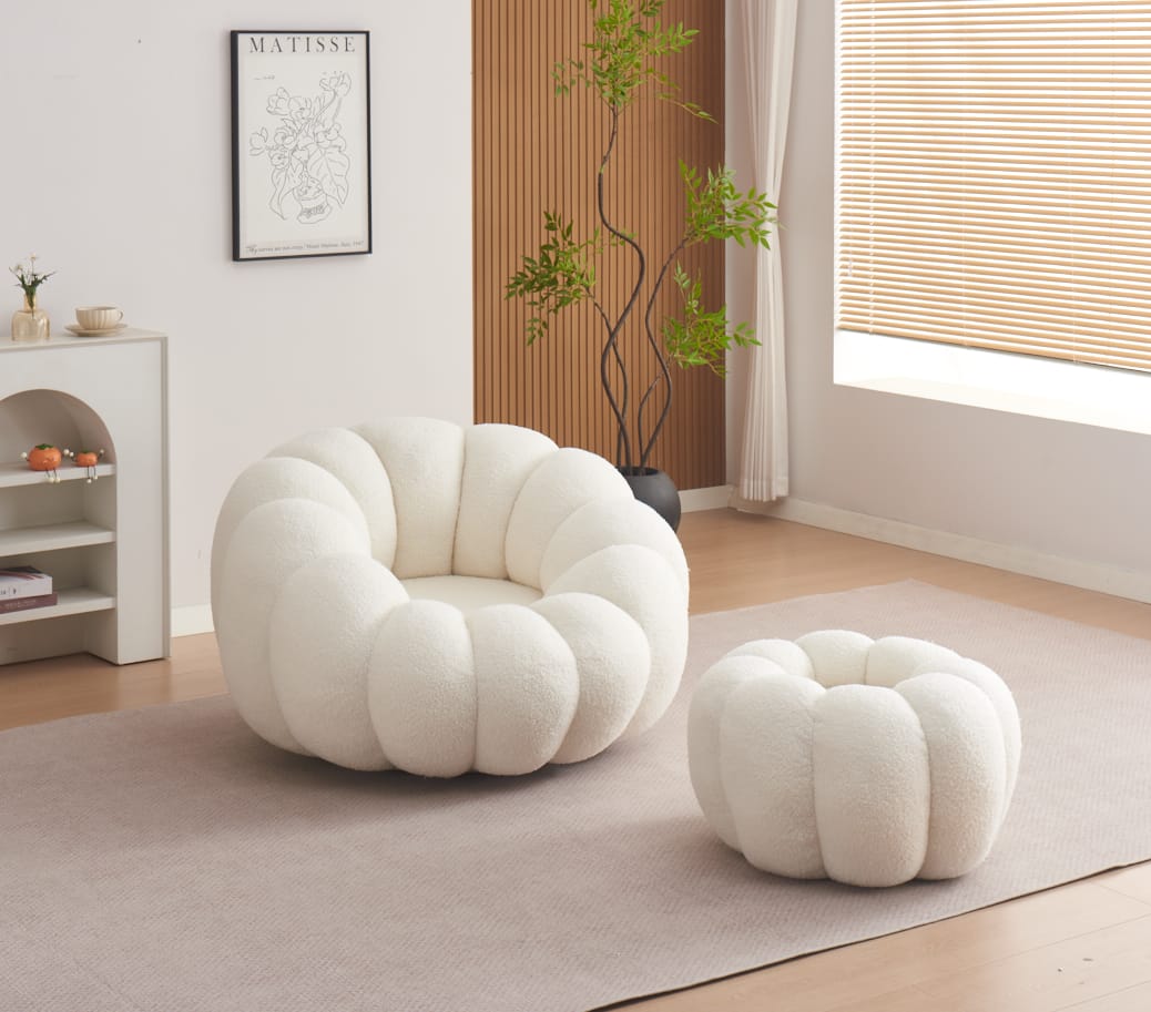 Fauteuil pivotant en tissu doudou beige avec pouf repose-pied – Confort et design cocooning - Decora Home