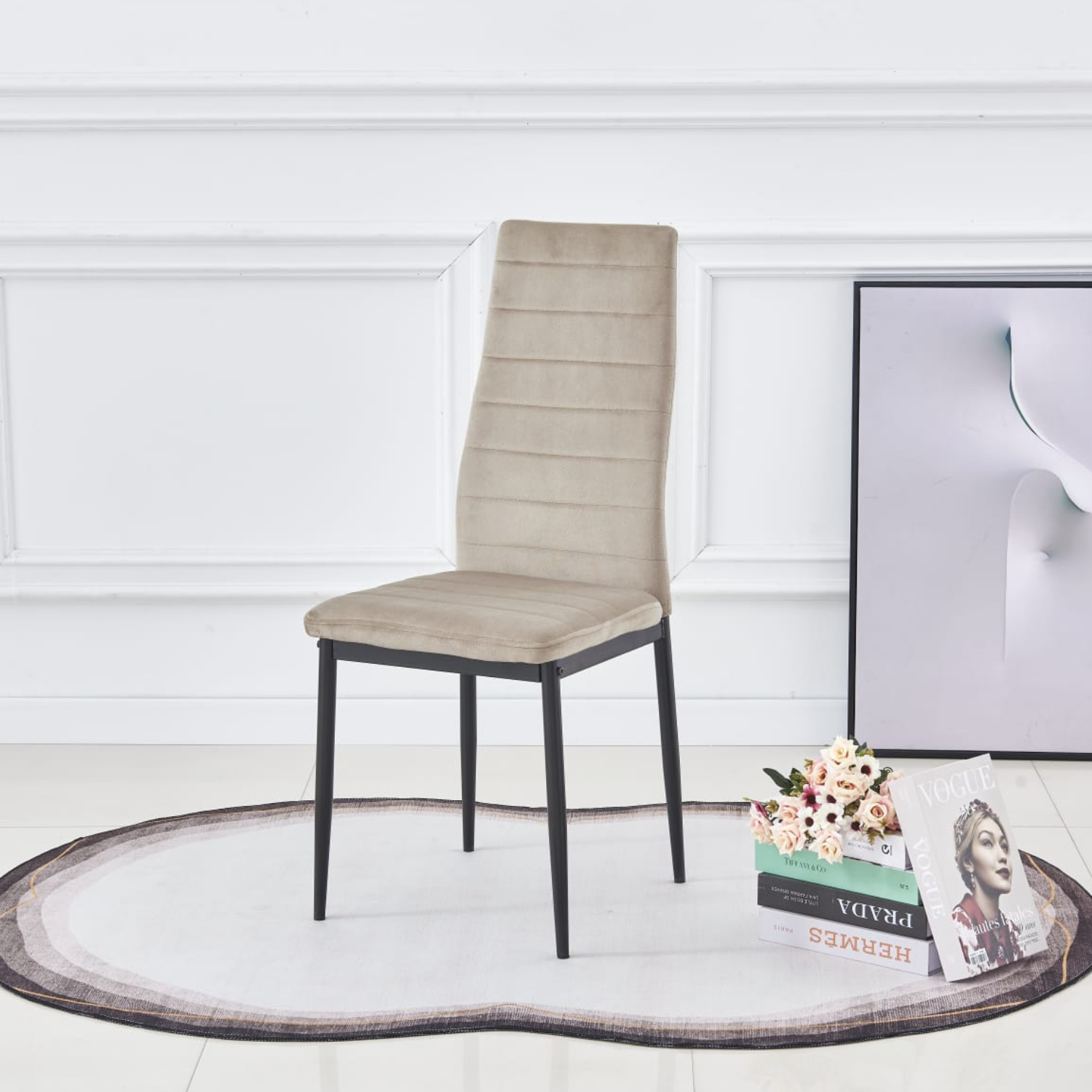 Chaise en velours  et pieds en acier inoxydable