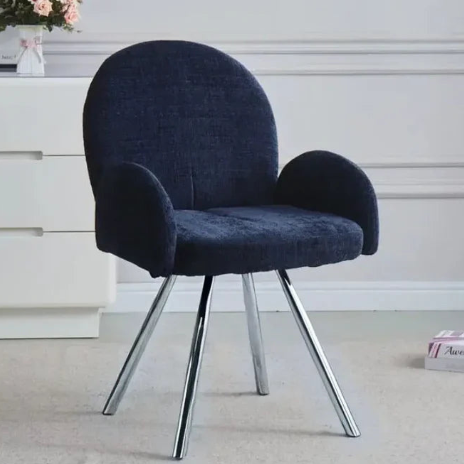 Chaise en tissu chenille avec dossier haut – Piètement en acier doré, argenté ou noir