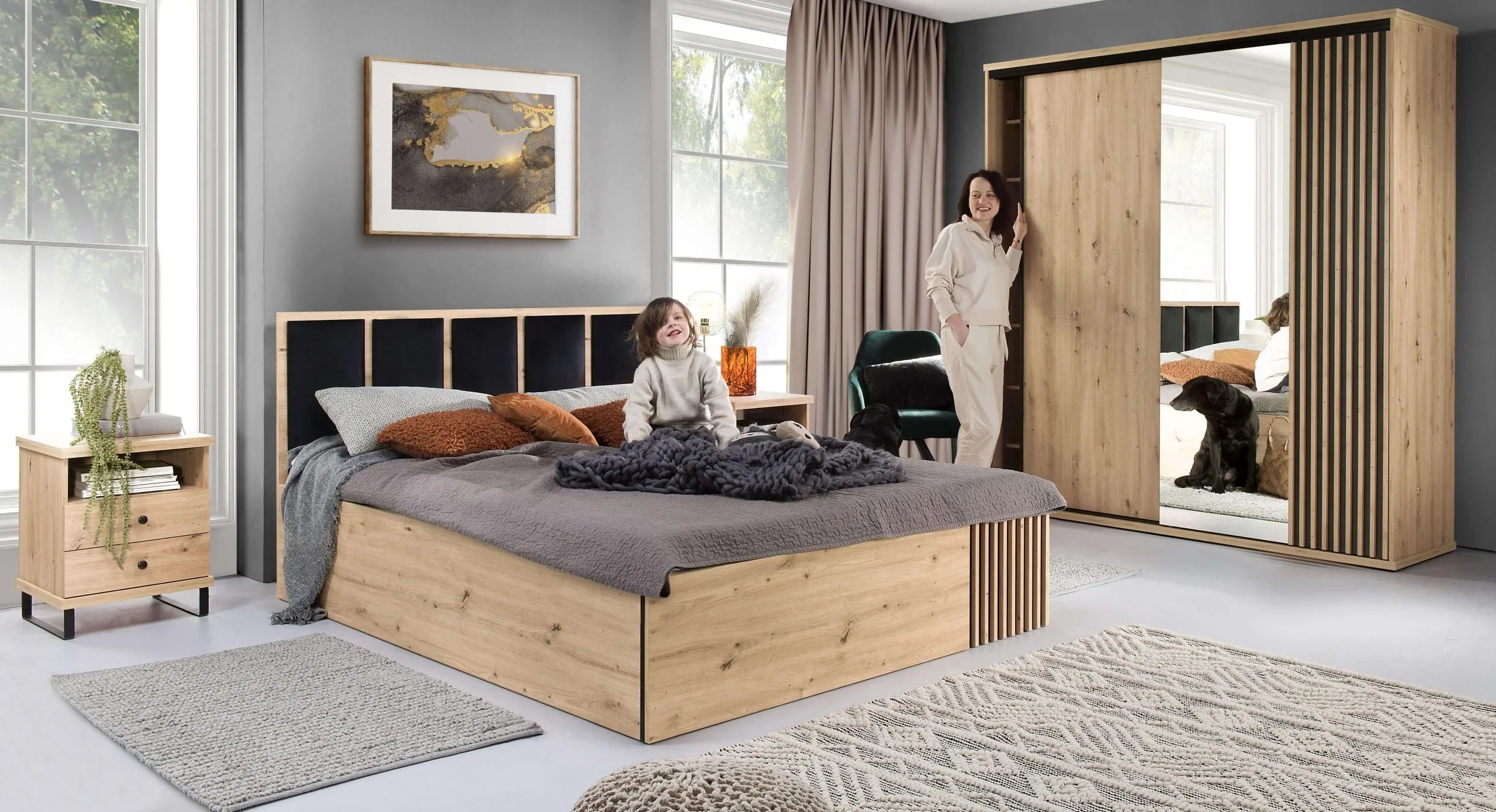 Grande Armoire avec Miroir et Détails à Lattes - Decora Home