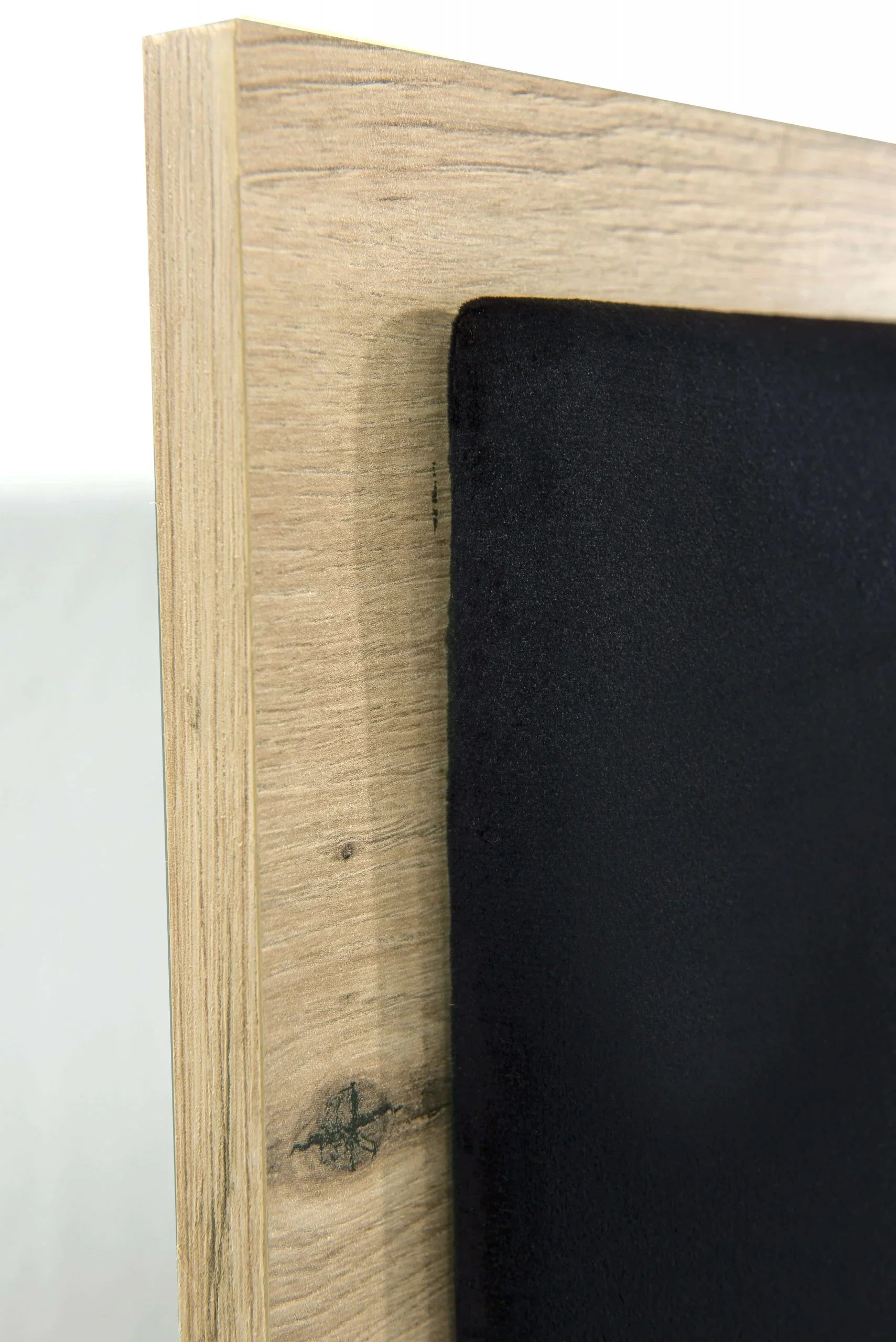 Lit moderne avec tête de lit rembourrée et rangement intégré - Decora Home