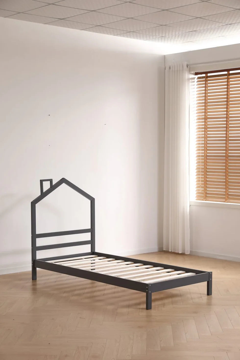 Lit Enfant  – Design Naturel en Bois Blanc et Gris 90x190 cm - Decora Home